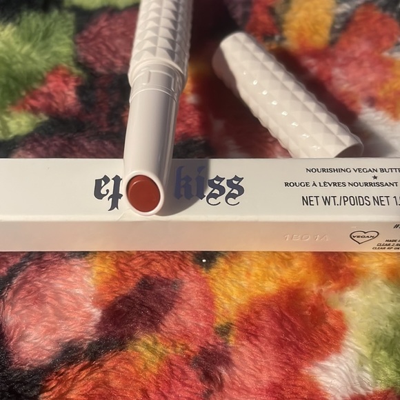 KVD ECOFEMINIST 160 EPIC KISS NOURISHING VEGAN BUTTER LIPSTICK - Picture 5 of 5